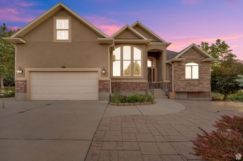 704 Deer Hollow Rd, Tooele, UT, 84074-3179 | Card Image