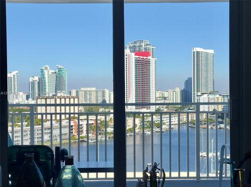 16e-427 Golden Isles Dr, Hallandale Beach, FL, 33009-7546 | Card Image