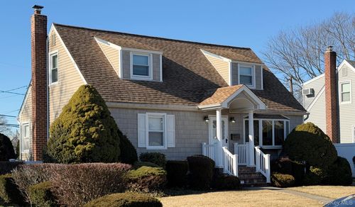 22 Hitchcock Ln, Farmingdale, NY, 11735-6122 | Card Image