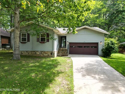 215 Snead Dr, Crossville, TN, 38558-7708 | Card Image