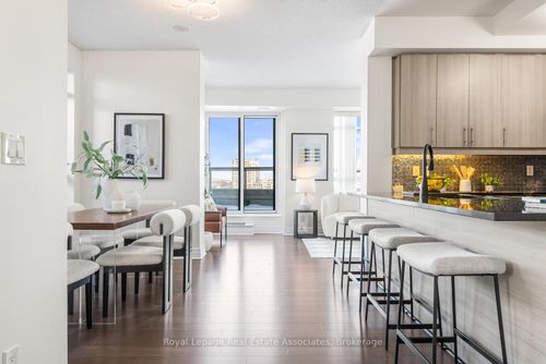 701-8130 Birchmount Rd, Markham, ON, L6G0E4 | Card Image