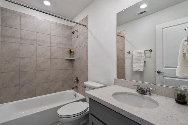 Bathroom 3 | Image 31
