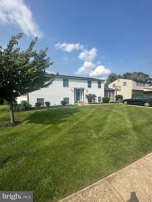 15 Princeton Dr, LAUREL SPRINGS, NJ, 08021-2757 | Card Image