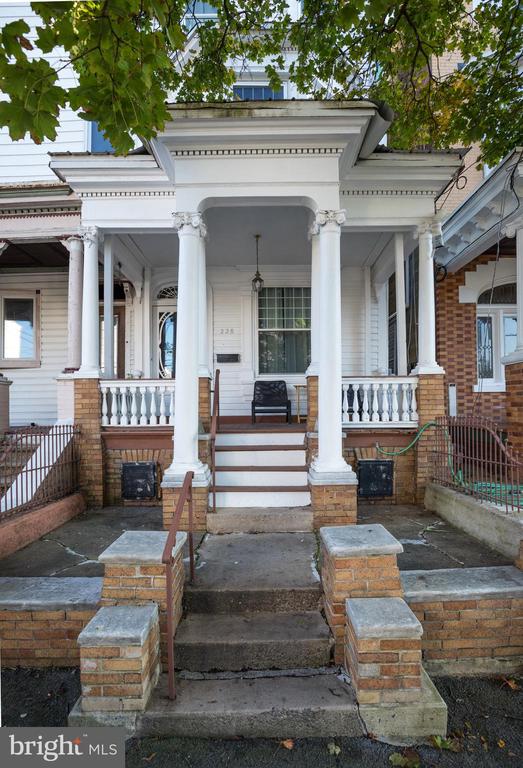 Oak St, Shenandoah, PA 17976