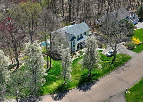 920 Green Cir, Orange, CT, 06477-1736 | Card Image