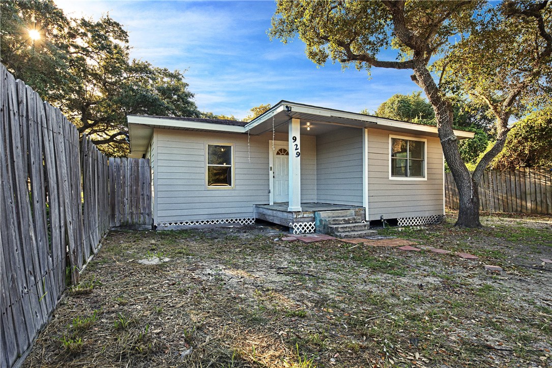 8th St, Aransas Pass, TX 78336