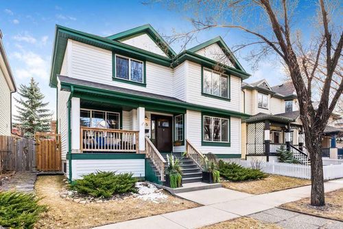 245 Inverness Park Se, Home with 3 bedrooms, 2 bathrooms and 2 parking in Calgary AB | Card Image
