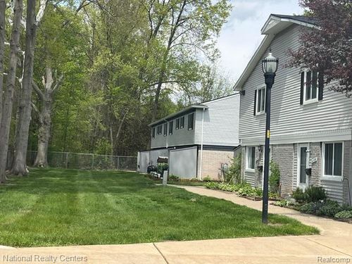 41292 N Woodbury Green Dr, Van Buren Twp, MI, 48111-3000 | Card Image