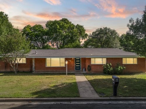 2333 Hermanson Dr, Waco, TX, 76710-1151 | Card Image