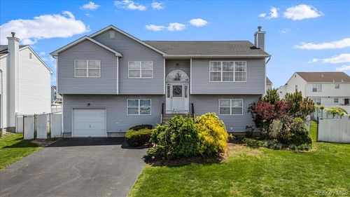 103 Clifton Ct, Farmingdale, NY, 11735-5513 | Card Image