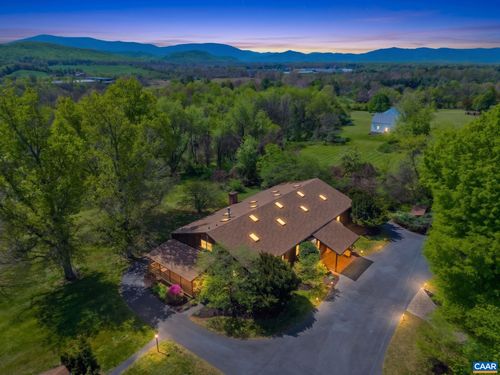 18 Providence Ln, WAYNESBORO, VA, 22980-9479 | Card Image