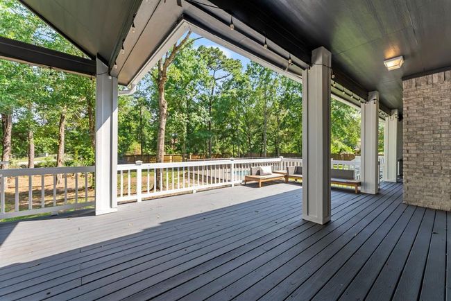 Large covered porch area off back of home | Image 38