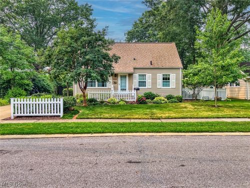 830 Monroe Ave, Cuyahoga Falls, OH, 44221-1638 | Card Image