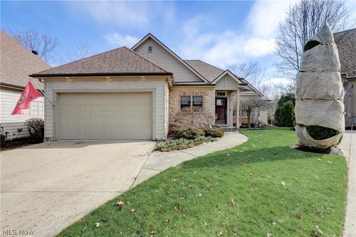 9 River Side Dr, Rocky River, OH, 44116-3098 | Card Image