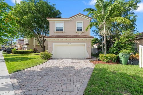 3956 Ne 11th Dr, Homestead, FL, 33033-5596 | Card Image