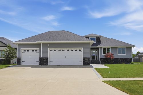 311 39th Ave E, West Fargo, ND, 58078-5428 | Card Image