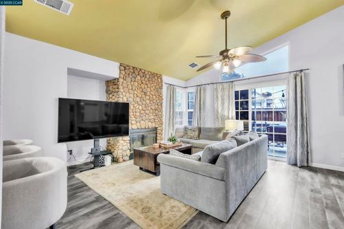 2086 Homecoming Way, Brentwood, CA, 94513-2192 | Card Image