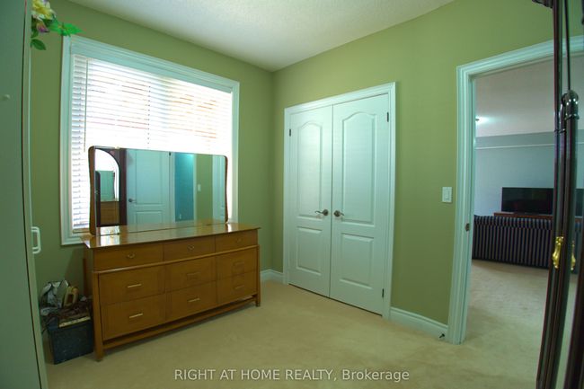 1045 Coyston Crt, House other with 3 bedrooms, 3 bathrooms and 4 parking in Oshawa ON | Image 14