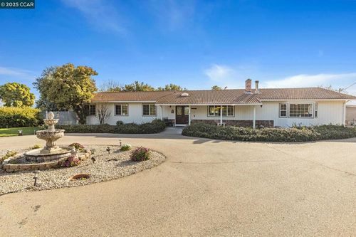 2571 Anderson Ln, Brentwood, CA, 94513-2148 | Card Image