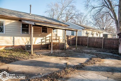 727 Mckinley Ave, Ottumwa, IA, 52501-3831 | Card Image