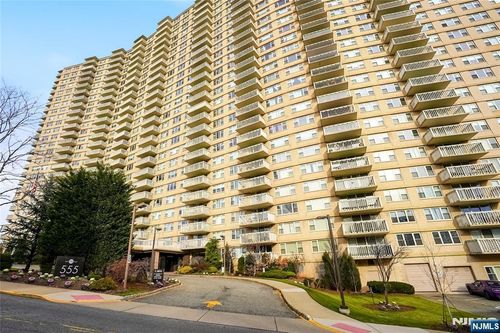 555 North Ave, Fort Lee, NJ, 07024-2404 | Card Image