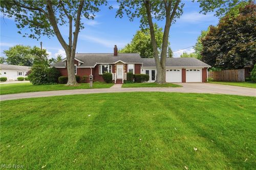 1459 Schneider St Nw, North Canton, OH, 44720-3940 | Card Image