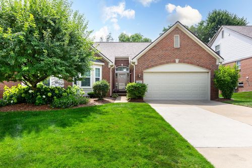 3872 Arbor Dr, Auburn Hills, MI, 48326-3973 | Card Image