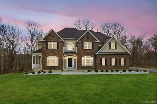 37 Willets Way, Newburgh, NY, 12550-8781 | Card Image