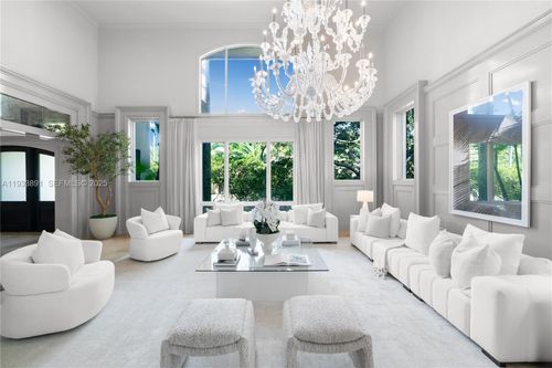 5077 N Bay Rd, Miami Beach, FL, 33140-2006 | Card Image