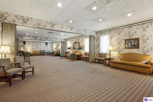 2114 W Market St, Louisville, KY, 40212-1533 | Card Image