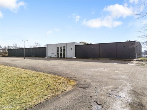 2600 25th St Ne, Canton, OH, 44705-3422 | Card Image