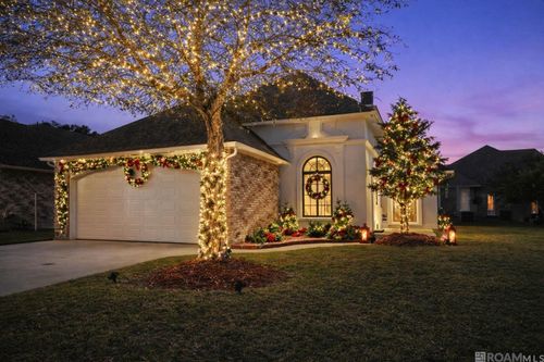 25843 Royal Troon Dr, Denham Springs, LA, 70726-6482 | Card Image