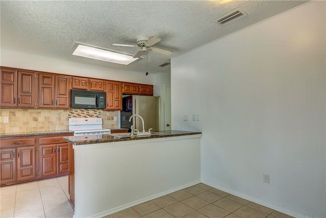 1702 Elizabeth Dr, House other with 3 bedrooms, 2 bathrooms and null parking in Carrollton TX | Image 10