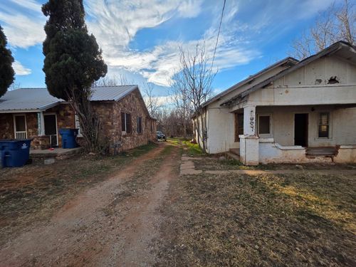 1007 Oak St, Sweetwater, TX, 79556-3215 | Card Image