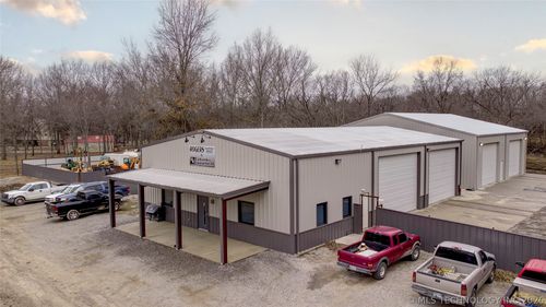 21300 S 4200 Rd, Claremore, OK, 74019-3704 | Card Image