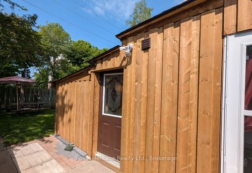 b-204 Court St, Oshawa, ON, L1H4W7 | Card Image