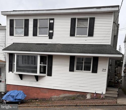 37 Jones St, Lansford, PA, 18232-2215 | Card Image