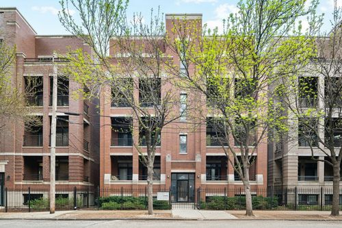 2s-689 N Peoria St, Chicago, IL, 60642-5925 | Card Image