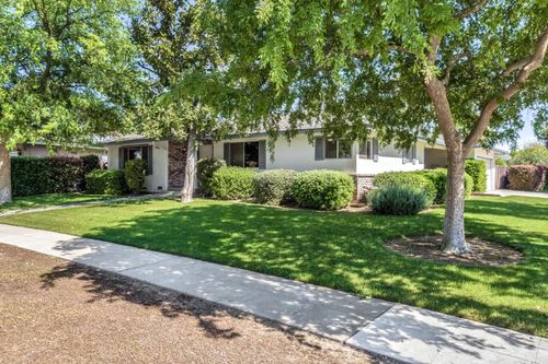 6620 N Dearing Ave, Fresno, CA, 93710-4805 | Card Image