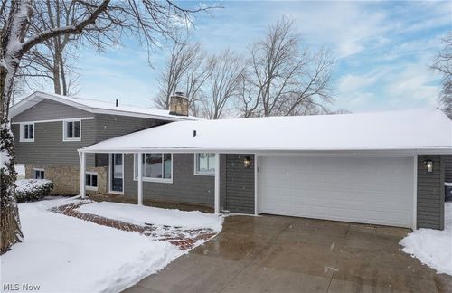 3312 Bancroft Rd, Fairlawn, OH, 44333-3038 | Card Image