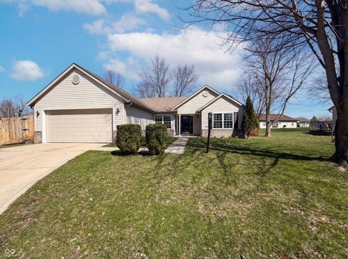 227 Park Place Ct, Avon, IN, 46123-7952 | Card Image