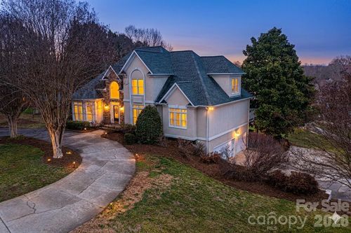 308 41st Avenue Pl Nw, Hickory, NC, 28601-9028 | Card Image