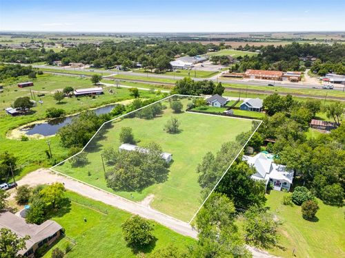 402 W Salty St, Thorndale, TX, 76577-9569 | Card Image