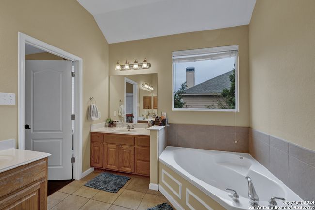 8511 Magdalena Run, House other with 3 bedrooms, 2 bathrooms and null parking in Helotes TX | Image 16