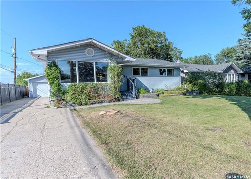 3345 Wascana St, Regina, SK, S4S2H2 | Card Image