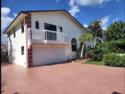 470 S Mars Way Ne, House other with 3 bedrooms, 2 bathrooms and null parking in Juno Beach FL | Image 1