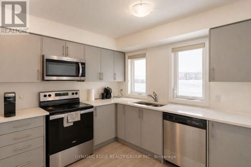 25-235 Chapel Hill Dr, Kitchener, ON, N2R0S4 | Card Image