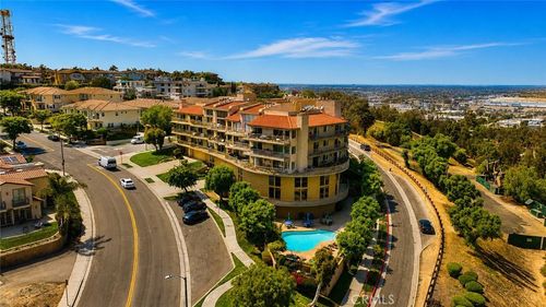 208-2700 E Panorama Dr, Signal Hill, CA, 90755 | Card Image