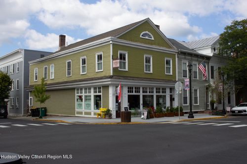 135 Warren St, Hudson, NY, 12534-3118 | Card Image