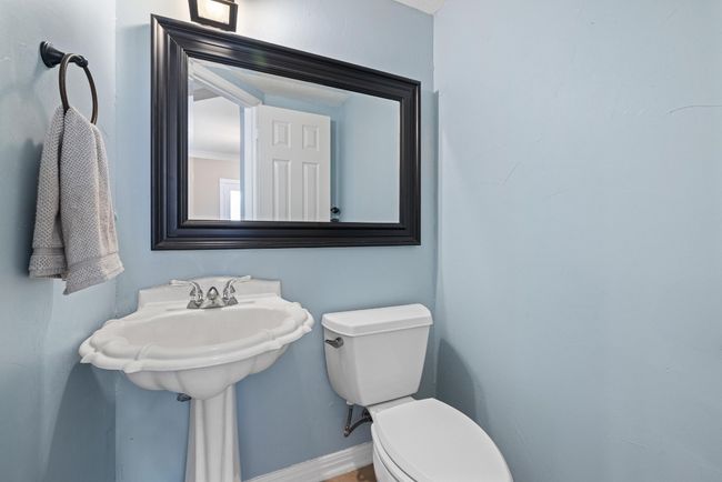 Half bath on the main | Image 29
